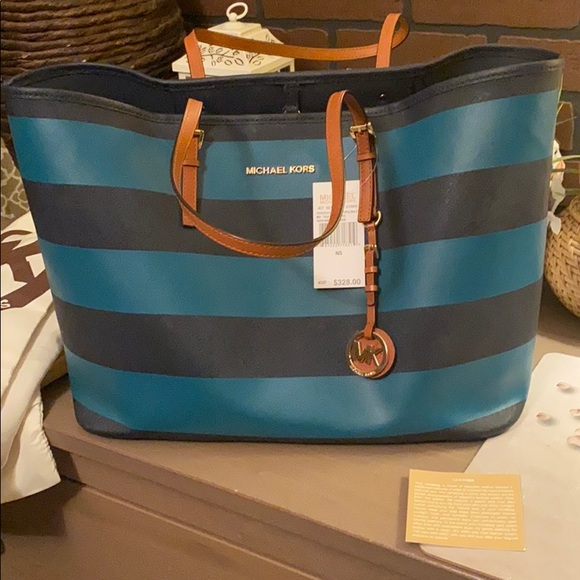 Leather Michael Kors Jet Set travel Saffiano bag - Picture 2 of 5